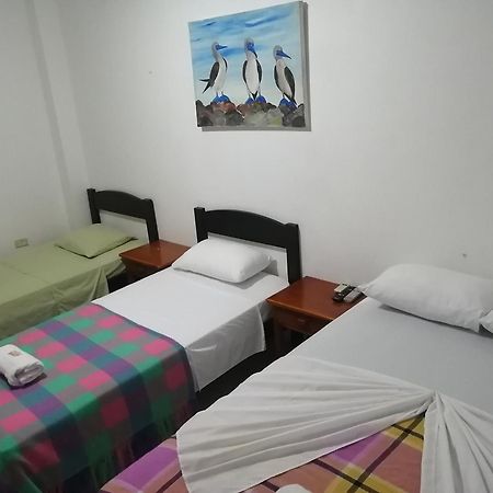 Hostal La Casa De Luis Puerto Baquerizo Moreno Exterior foto
